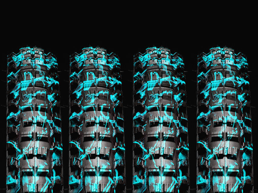 27.5 x 2.4  //  Trail Casing  // Blue Splatter
