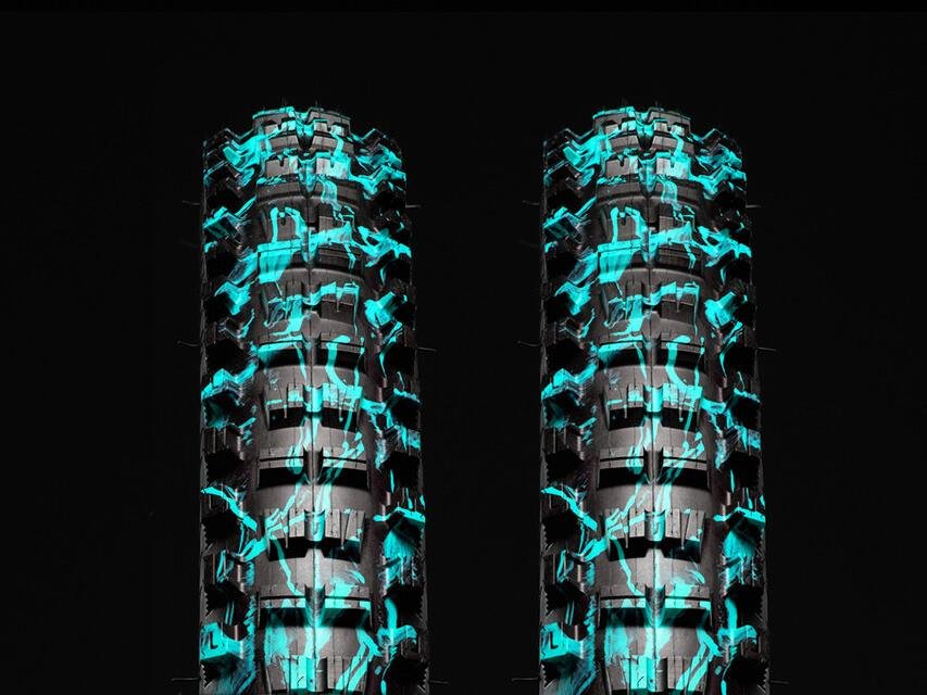 29x2.4 // Gravity Casing // Blue Splatter - Versus Bicycle Tires