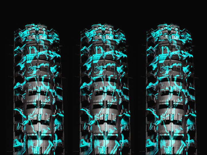 27.5 x 2.4  //  Trail Casing  // Blue Splatter
