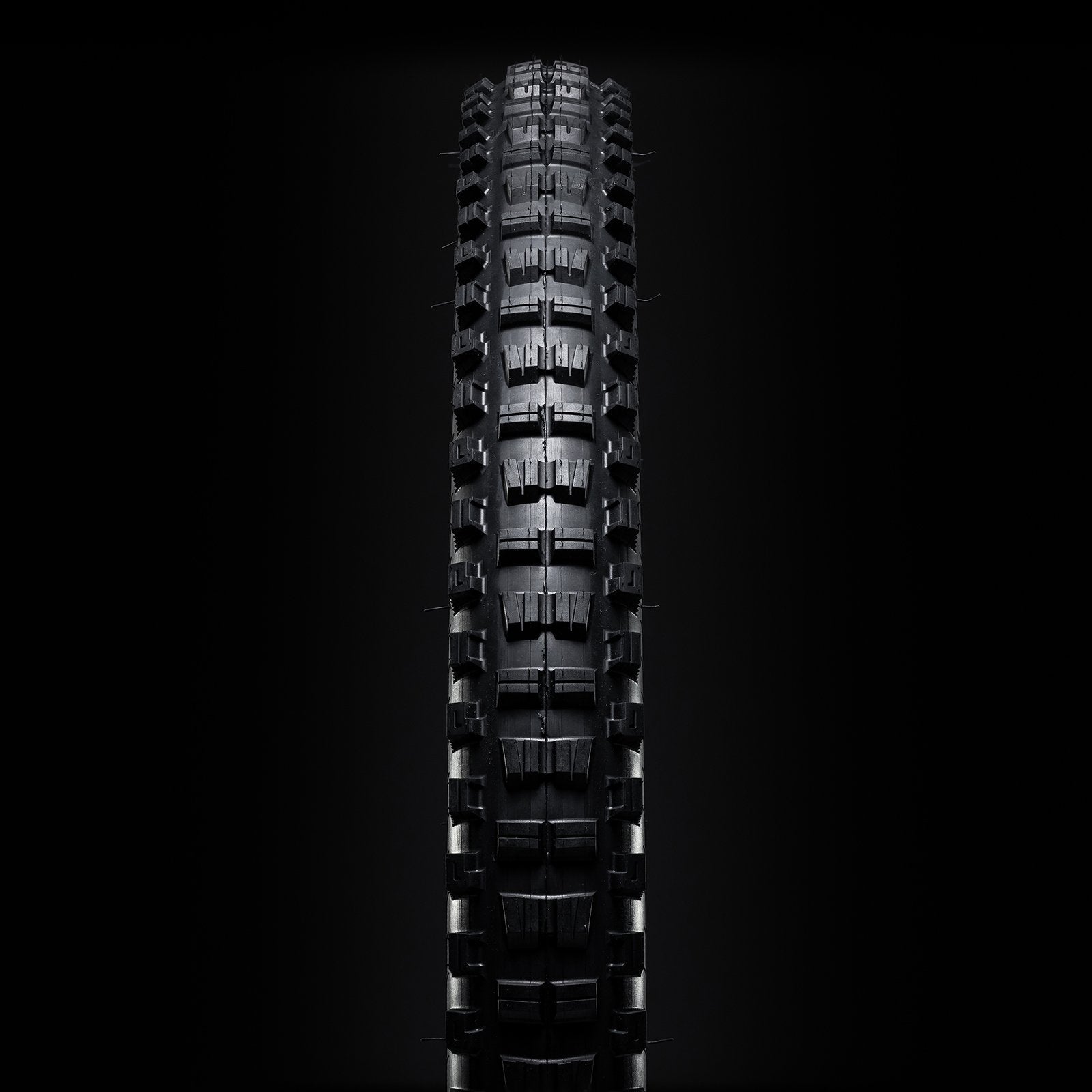 27.5 x 2.4 // Trail // Black - Versus Bicycle Tires