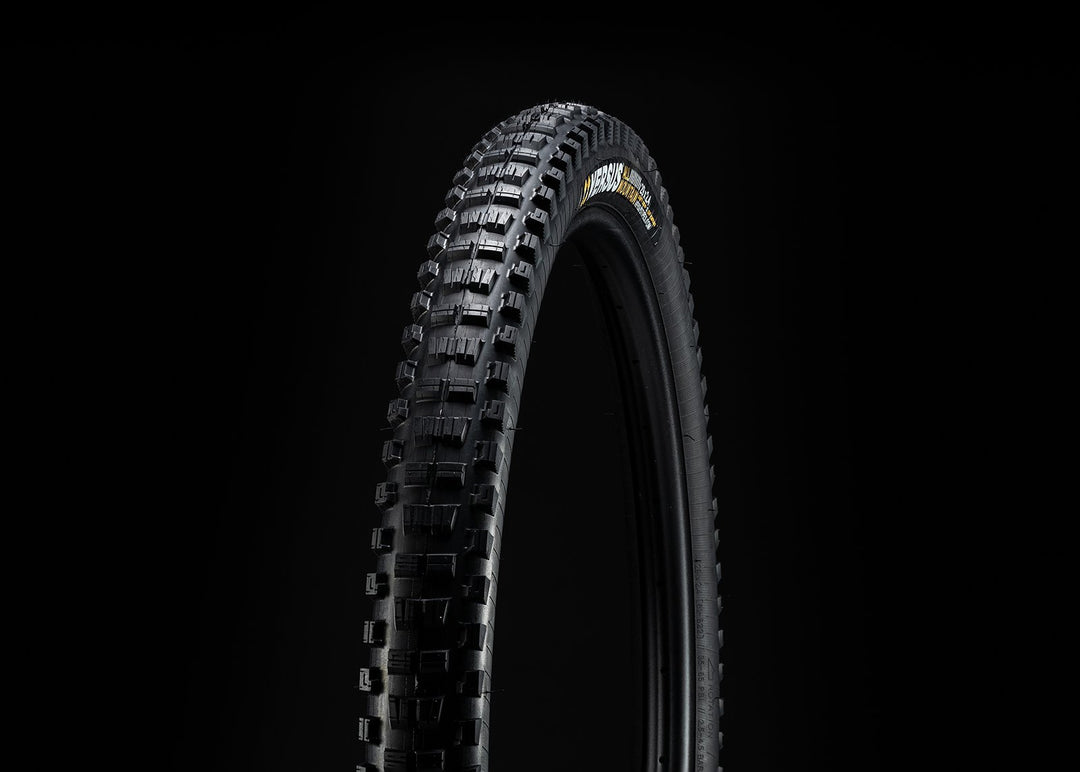 27.5 x 2.4 // Trail // Black - Versus Bicycle Tires